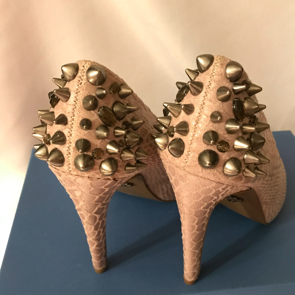 Simply Vera Wang / Svalice Grey  Snake SPIKE! NIB! - Picture 5 of 8